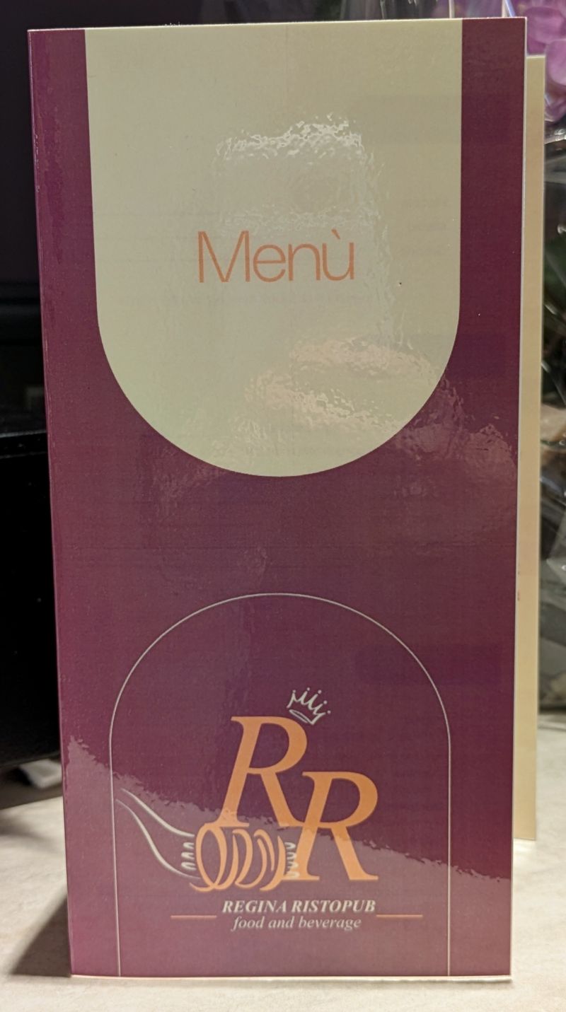 La portada de la carta del Regina Ristopub con el logo RR